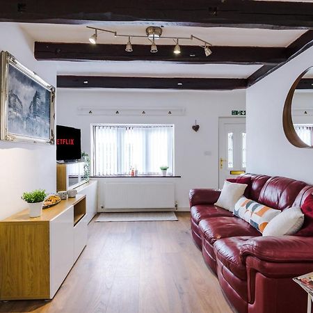 Sunshine Cottage By Happy Sunshine Stay Golborne Εξωτερικό φωτογραφία