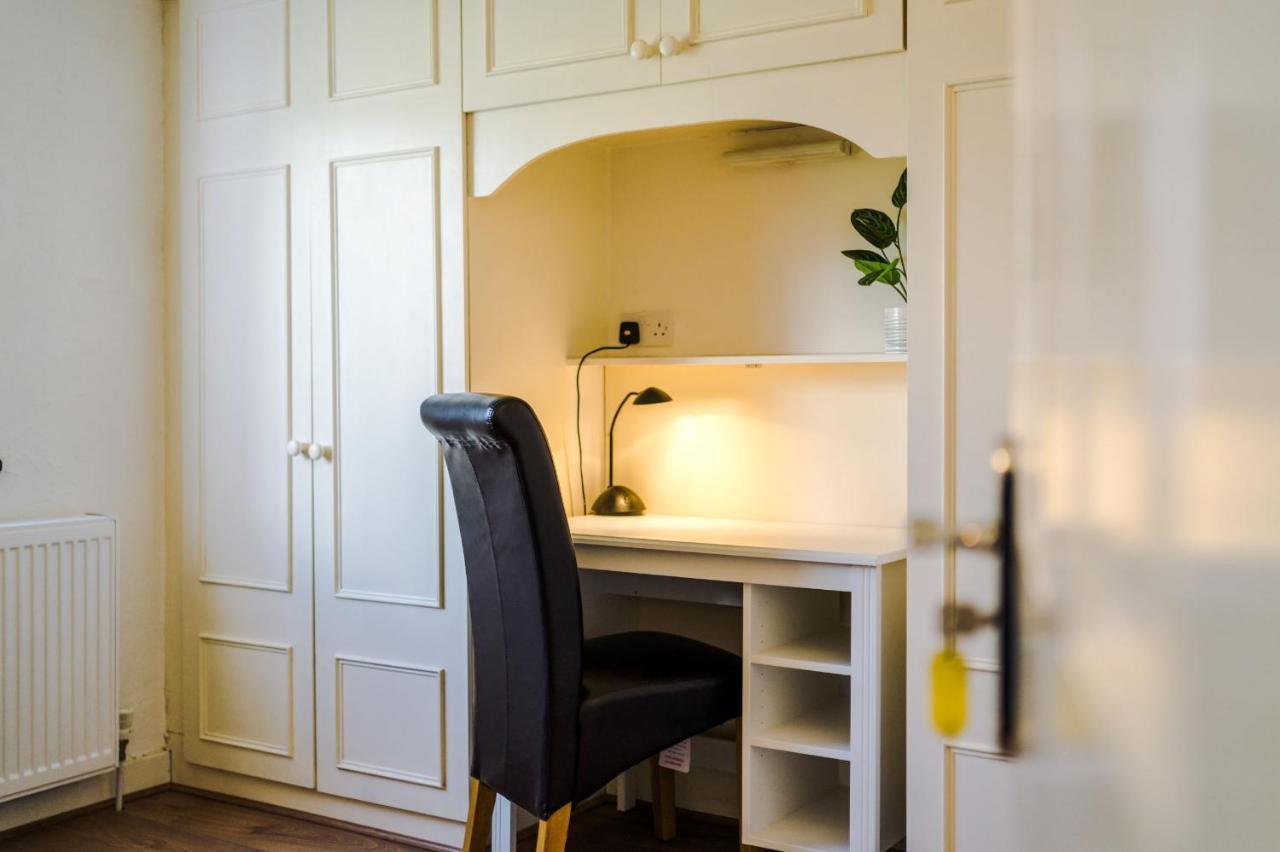 Sunshine Cottage By Happy Sunshine Stay Golborne Εξωτερικό φωτογραφία