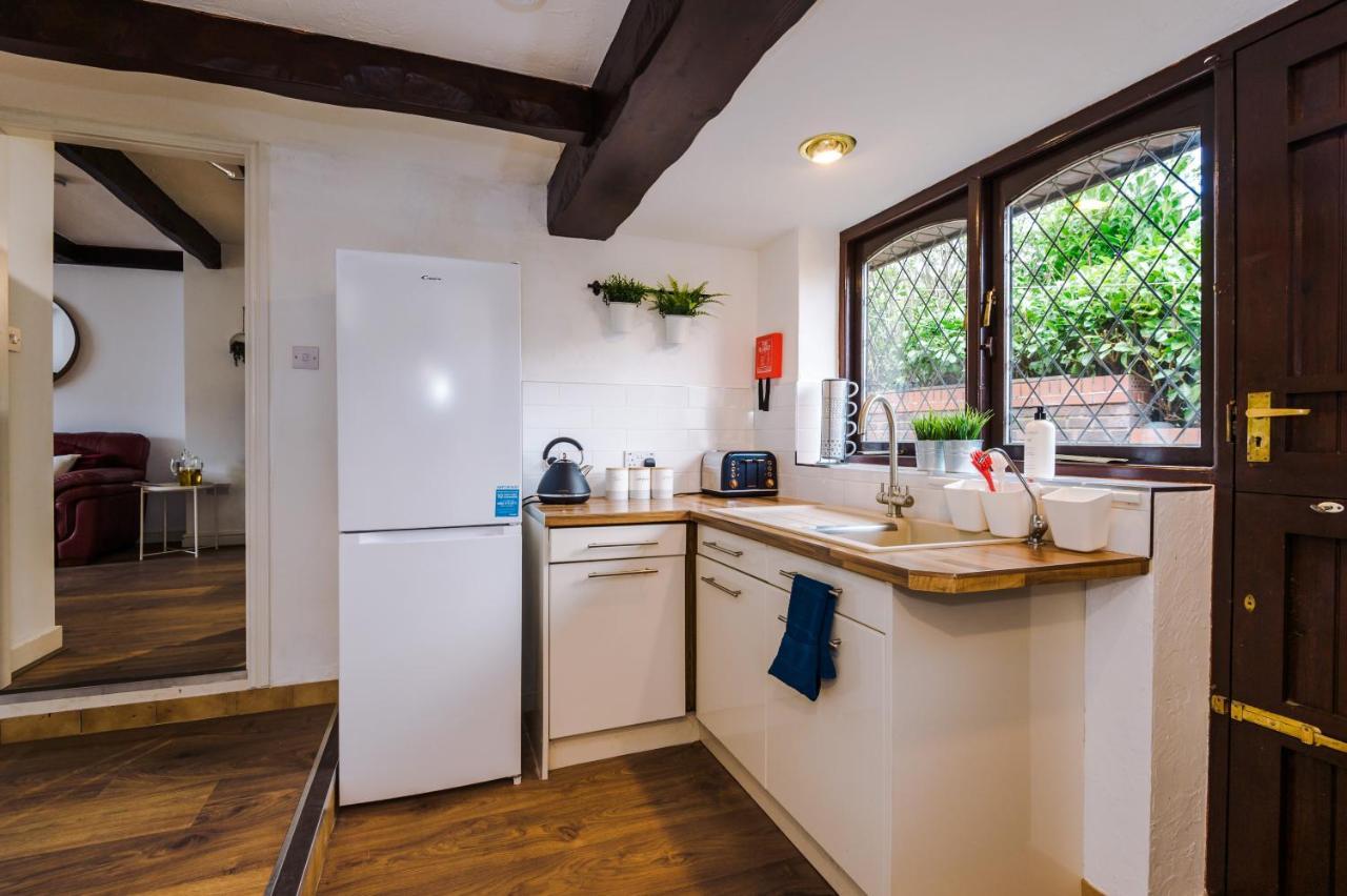 Sunshine Cottage By Happy Sunshine Stay Golborne Εξωτερικό φωτογραφία