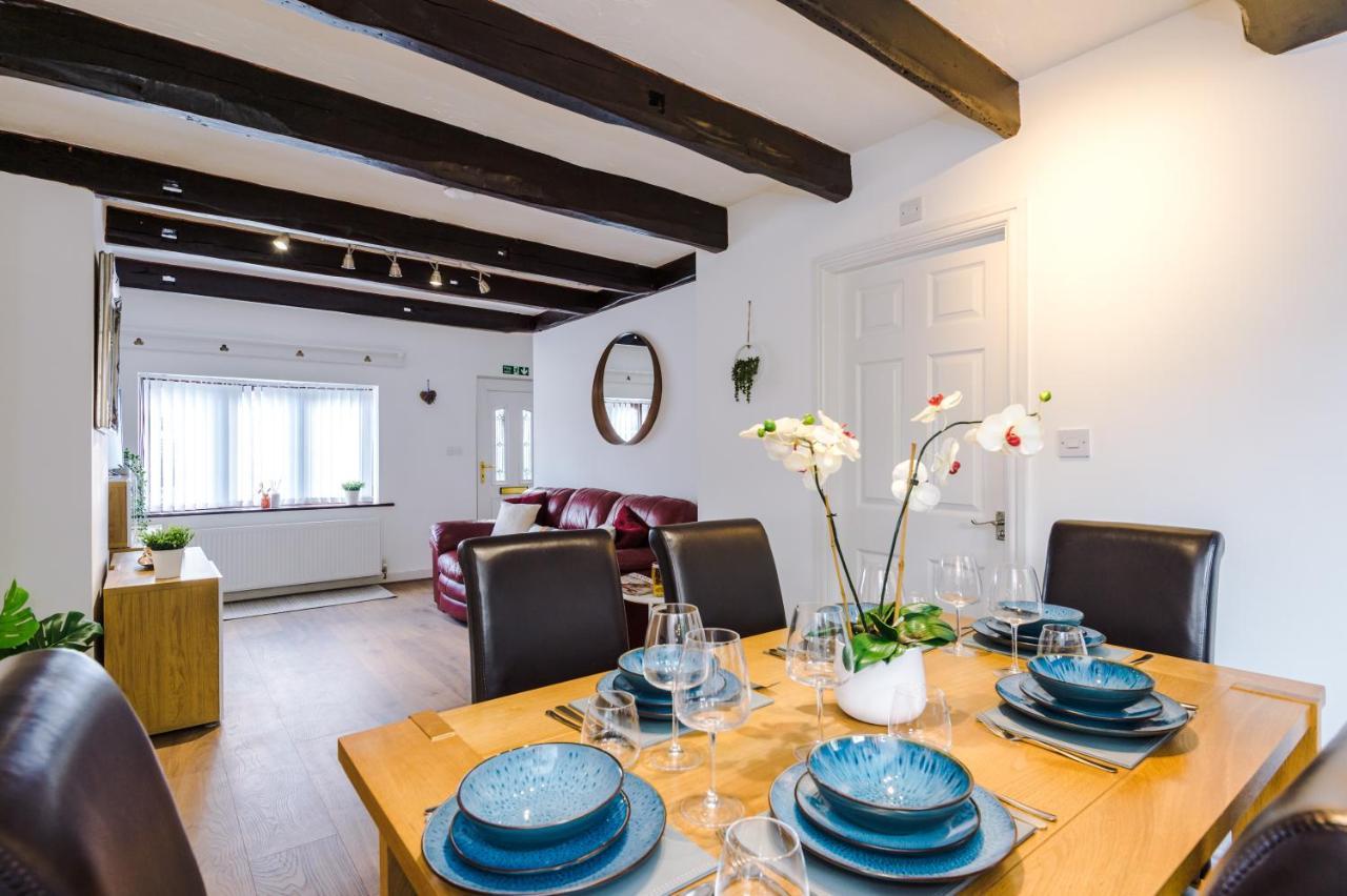 Sunshine Cottage By Happy Sunshine Stay Golborne Εξωτερικό φωτογραφία
